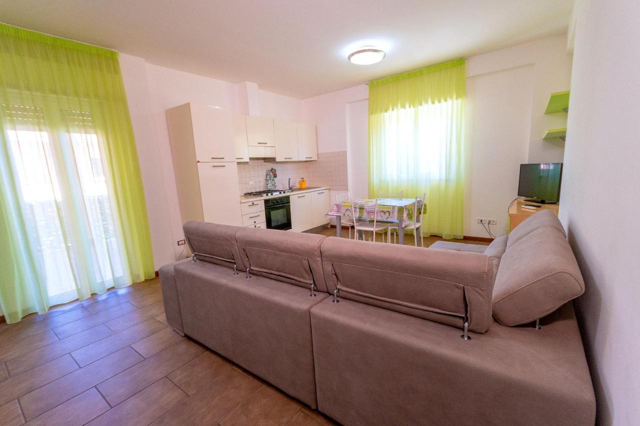 Tortoreto Residence Palazzo Sayonara מראה חיצוני תמונה