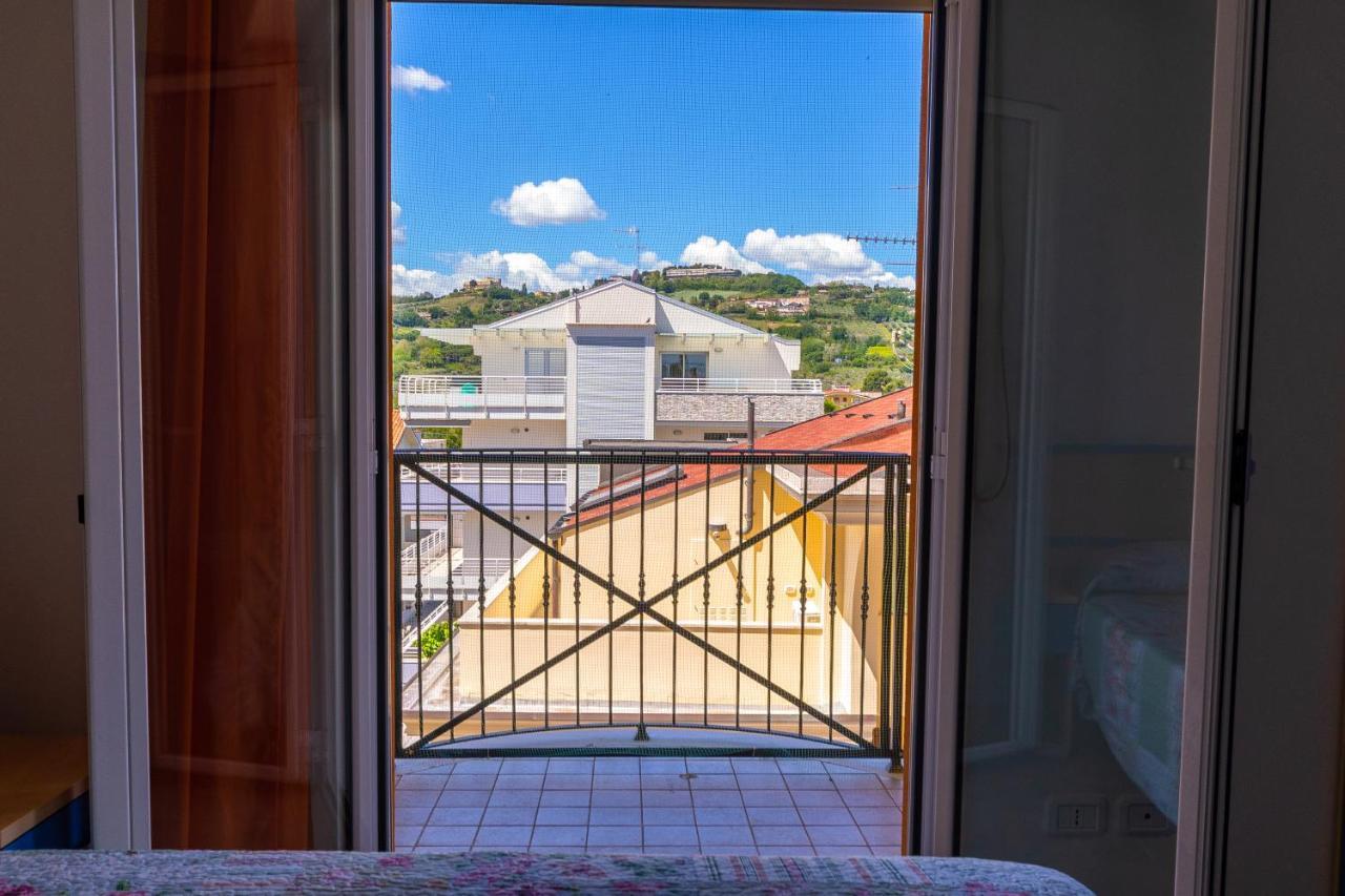 Tortoreto Residence Palazzo Sayonara מראה חיצוני תמונה