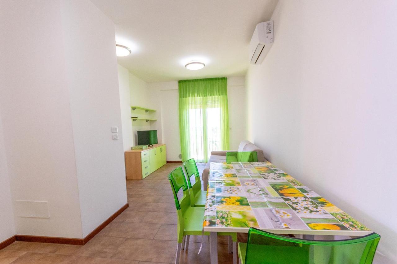 Tortoreto Residence Palazzo Sayonara מראה חיצוני תמונה