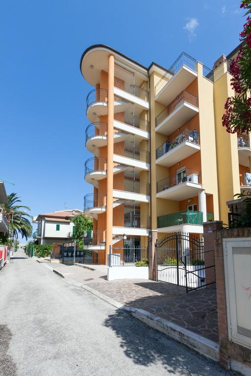Tortoreto Residence Palazzo Sayonara מראה חיצוני תמונה