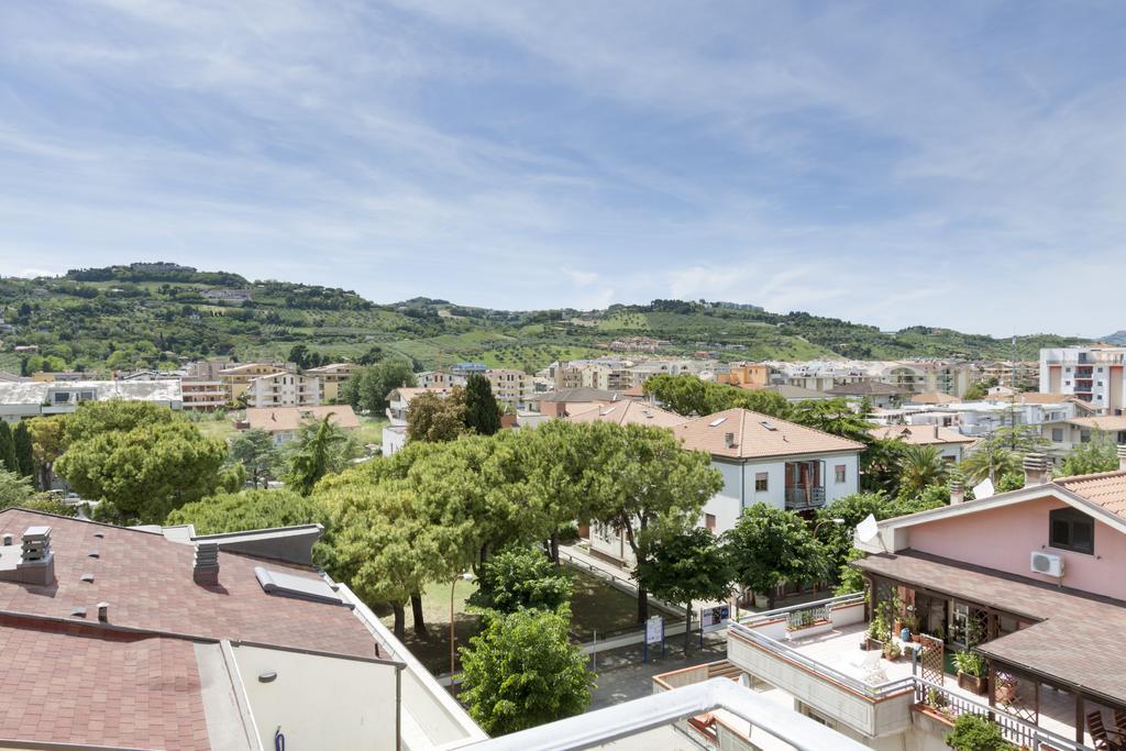 Tortoreto Residence Palazzo Sayonara מראה חיצוני תמונה
